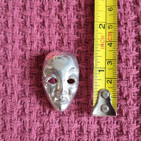 Venetian Carnival Masquerade Mask Pin Brooch in Silver Plate - Picture 3 of 8